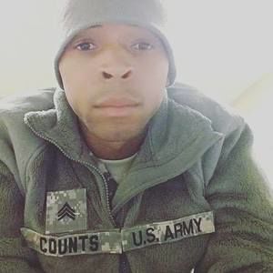 Meet your Posher, Dominique